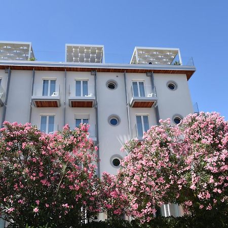 Hotel Felix Rimini Exteriör bild